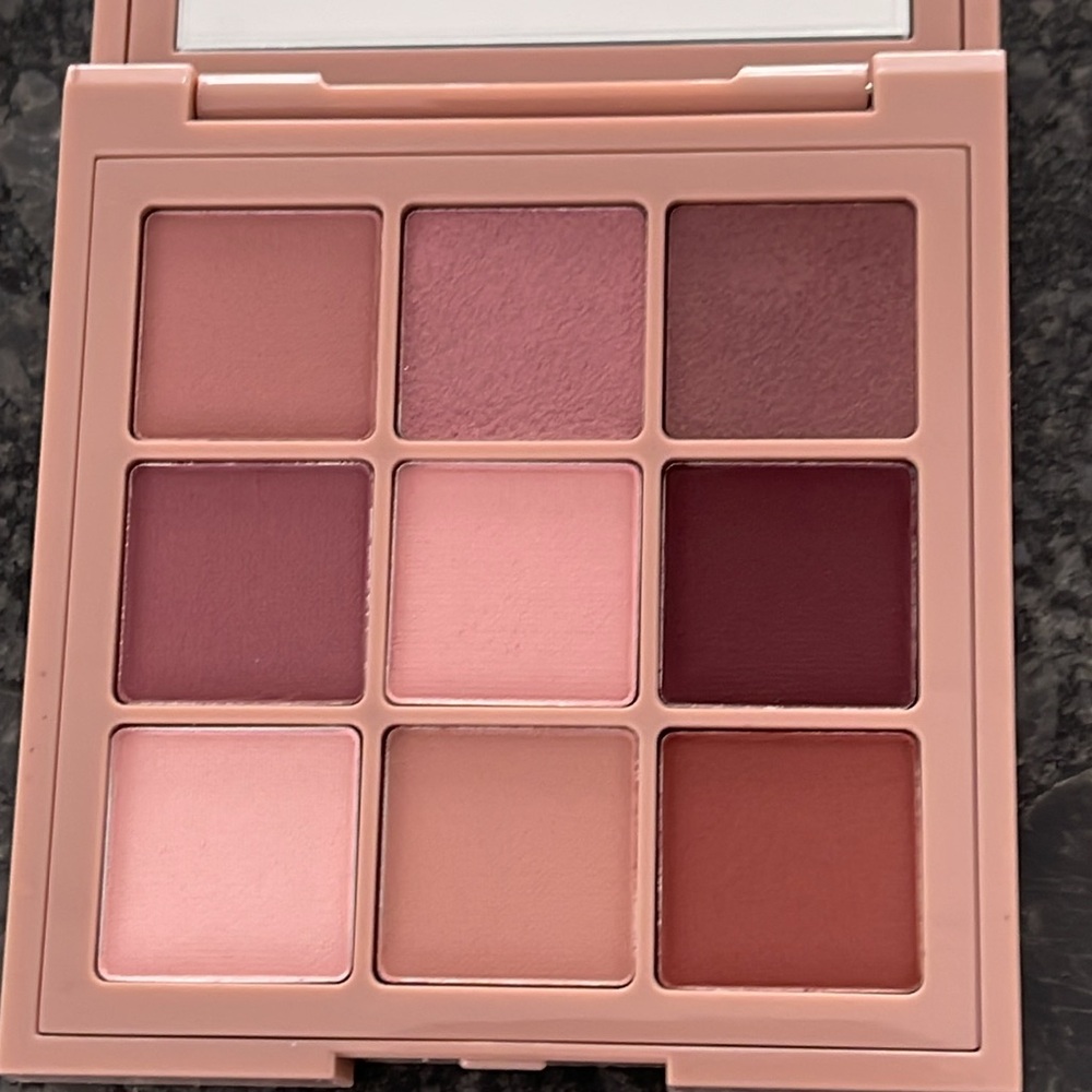 Huda Beauty Cool Matte Obsession - Picture 8 of 12